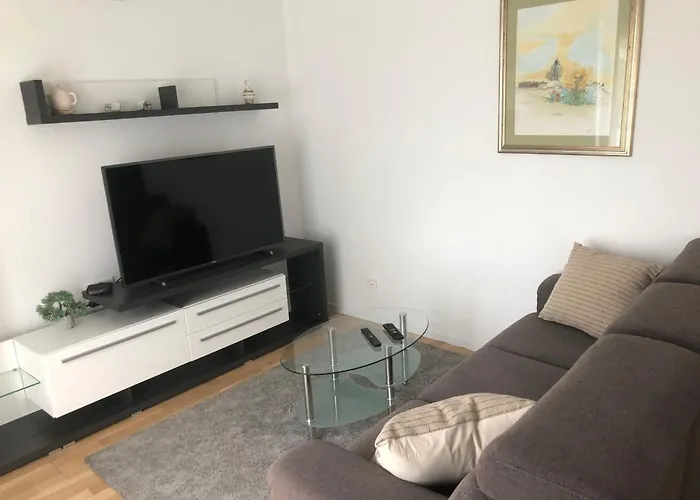 Lucky Place Apartment - Free Private Parking