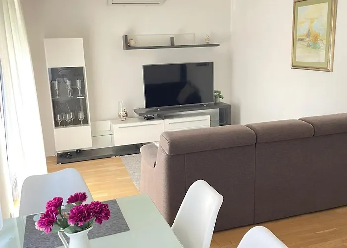 Lucky Place Apartment - Free Private Parking