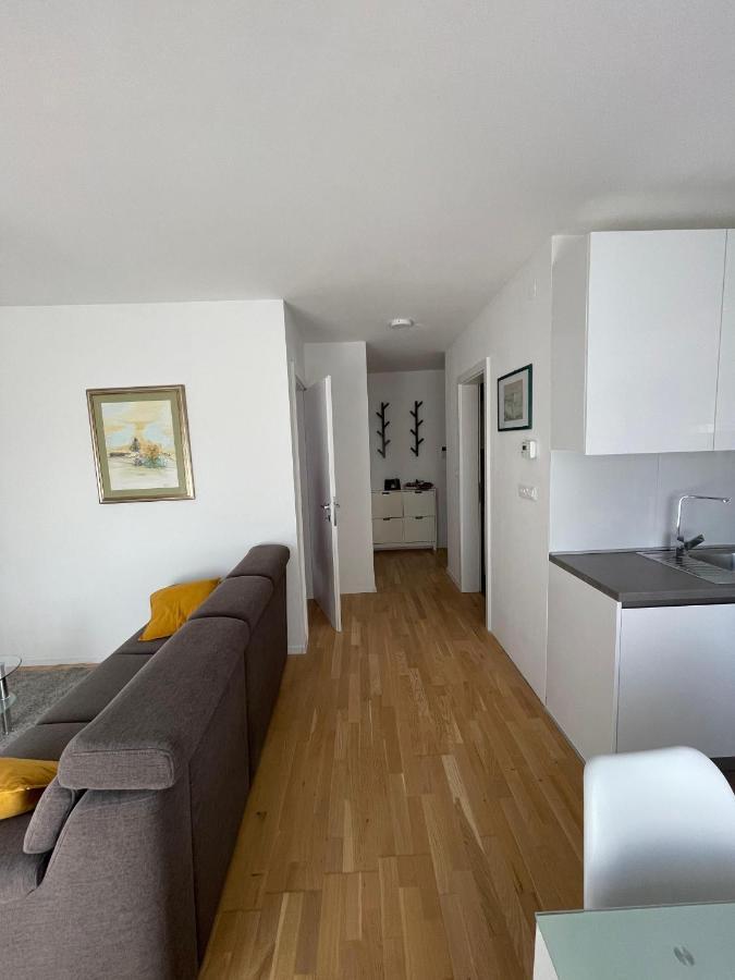 Lucky Place Apartment - Free Private Parking Apartment *