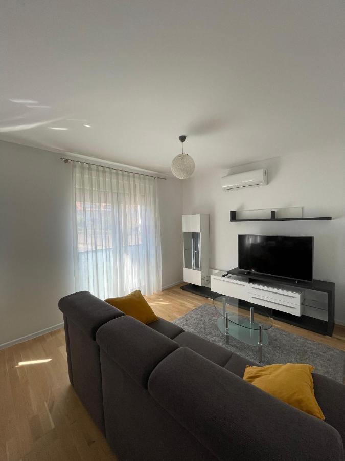 Lucky Place Apartment - Free Private Parking Apartment
