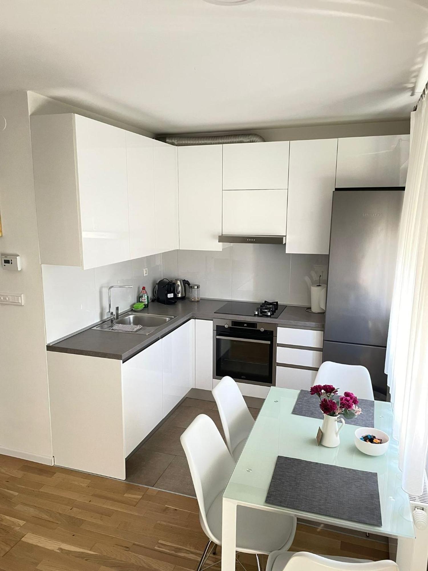 Apartment Lucky Place Apartment - Free Private Parking